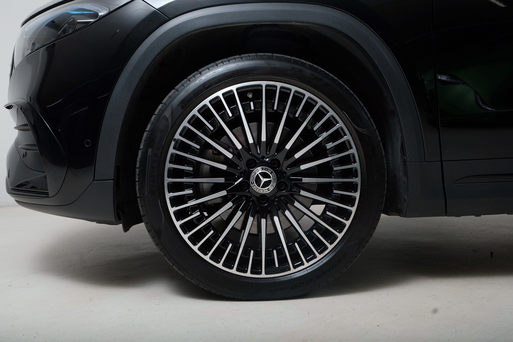 MERCEDES-BENZ EQA 300 AMG Line 4Matic - 3