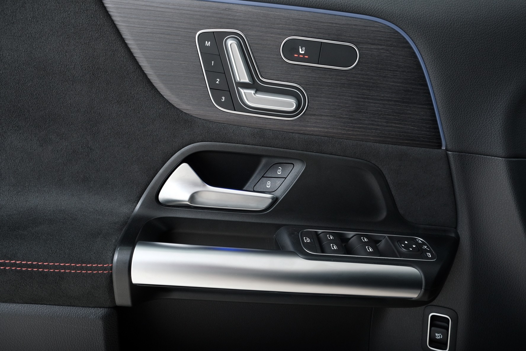 MERCEDES-BENZ EQA 300 AMG Line 4Matic - 14