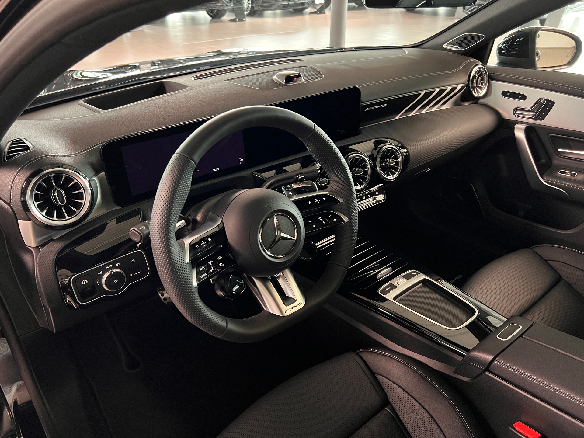 MERCEDES-BENZ A AMG 35 4Matic 8G-DCT - 11