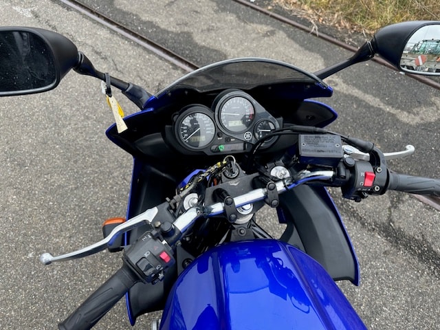 YAMAHA FZS 600 Fazer - 2