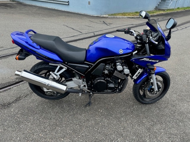YAMAHA FZS 600 Fazer