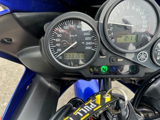 YAMAHA FZS 600 Fazer - 6