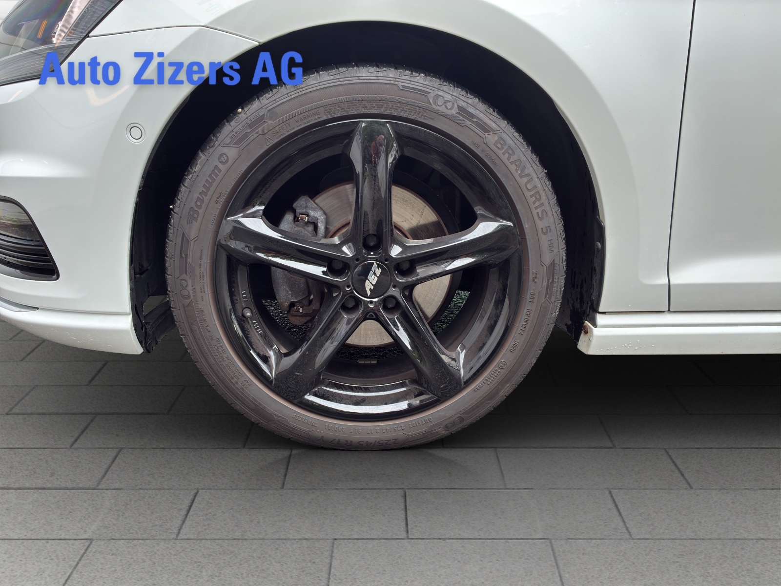 VW Golf 2.0 TDI Lounge R-Line 4Motion - 16