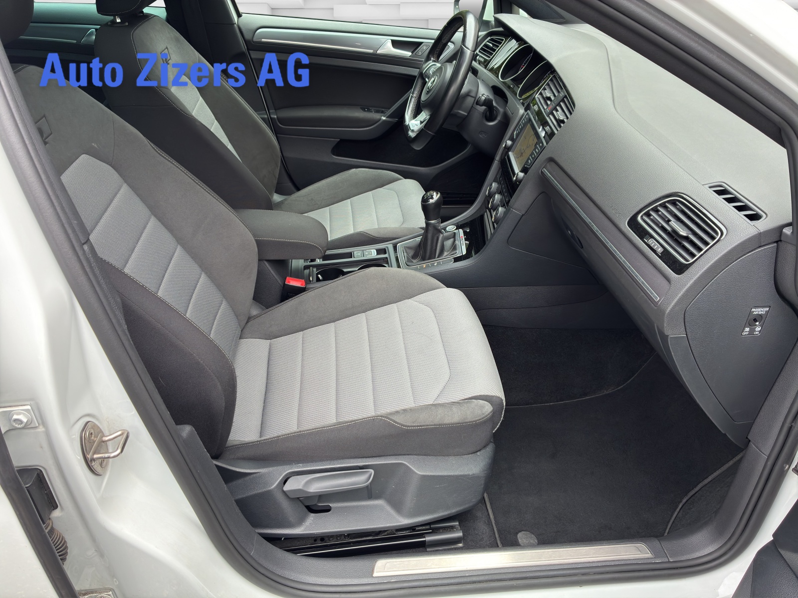 VW Golf 2.0 TDI Lounge R-Line 4Motion - 11