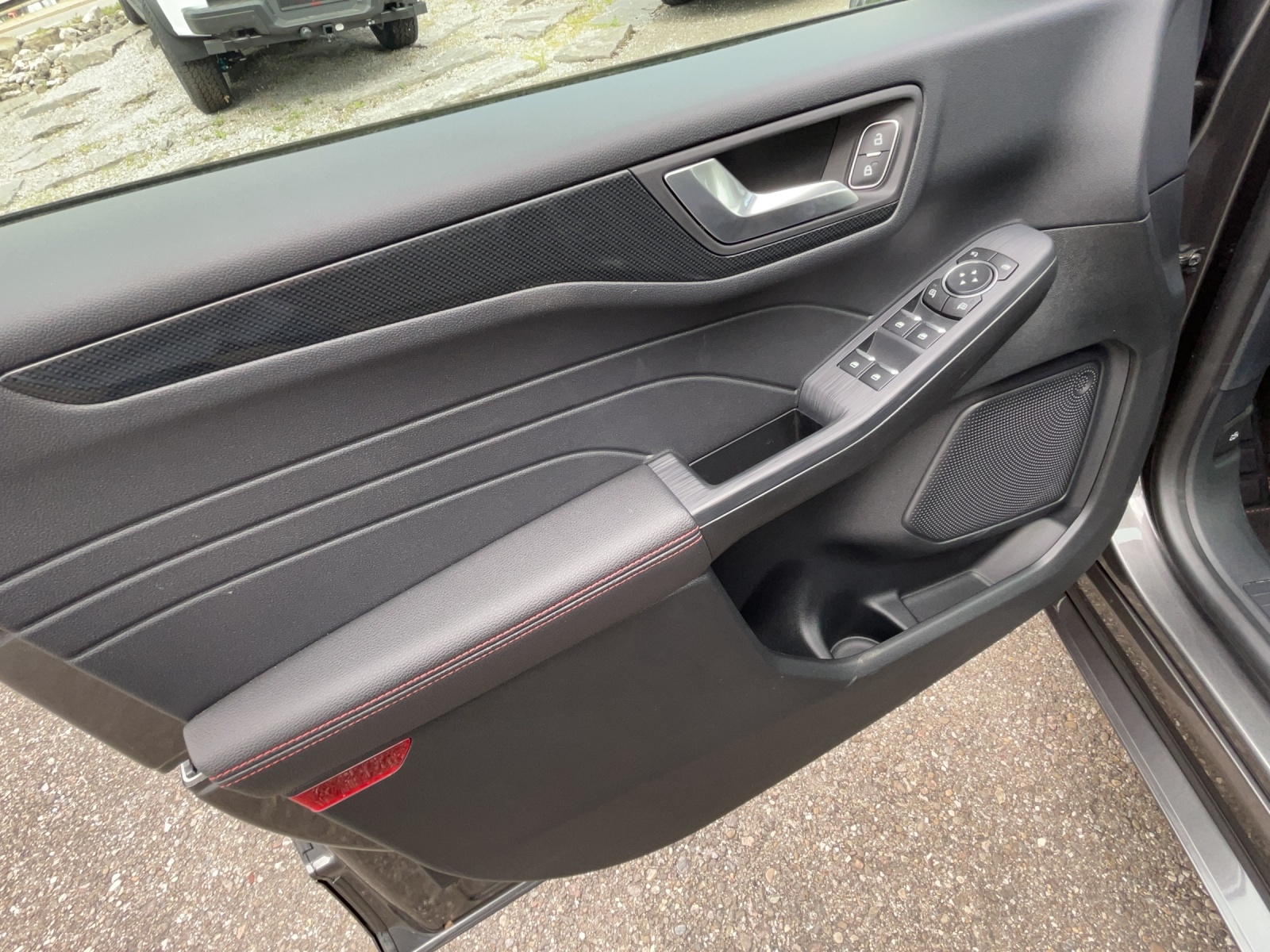 FORD Kuga 2.5 Plug-in Hybrid ST-Line X - 11