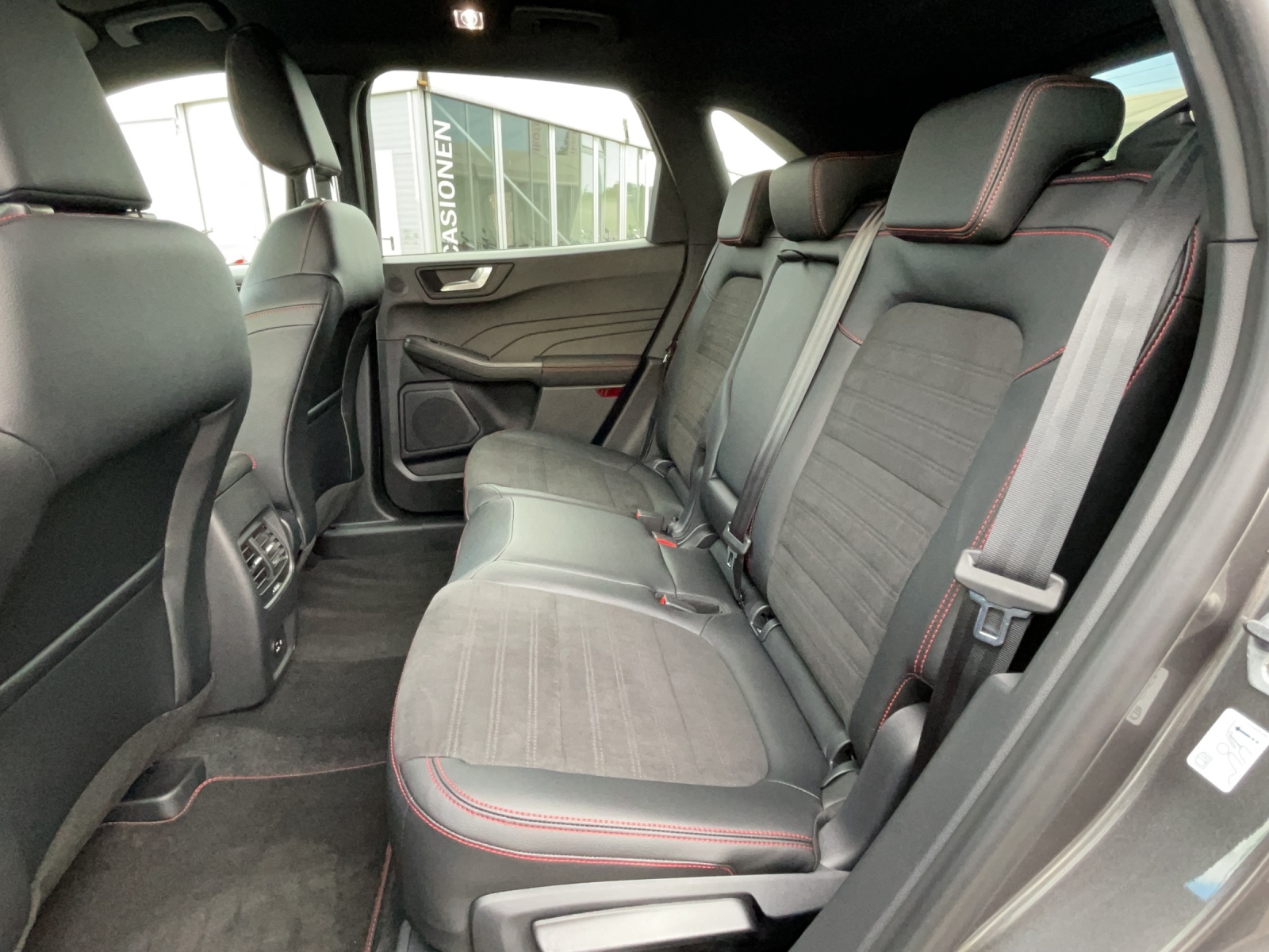 FORD Kuga 2.5 Plug-in Hybrid ST-Line X - 12