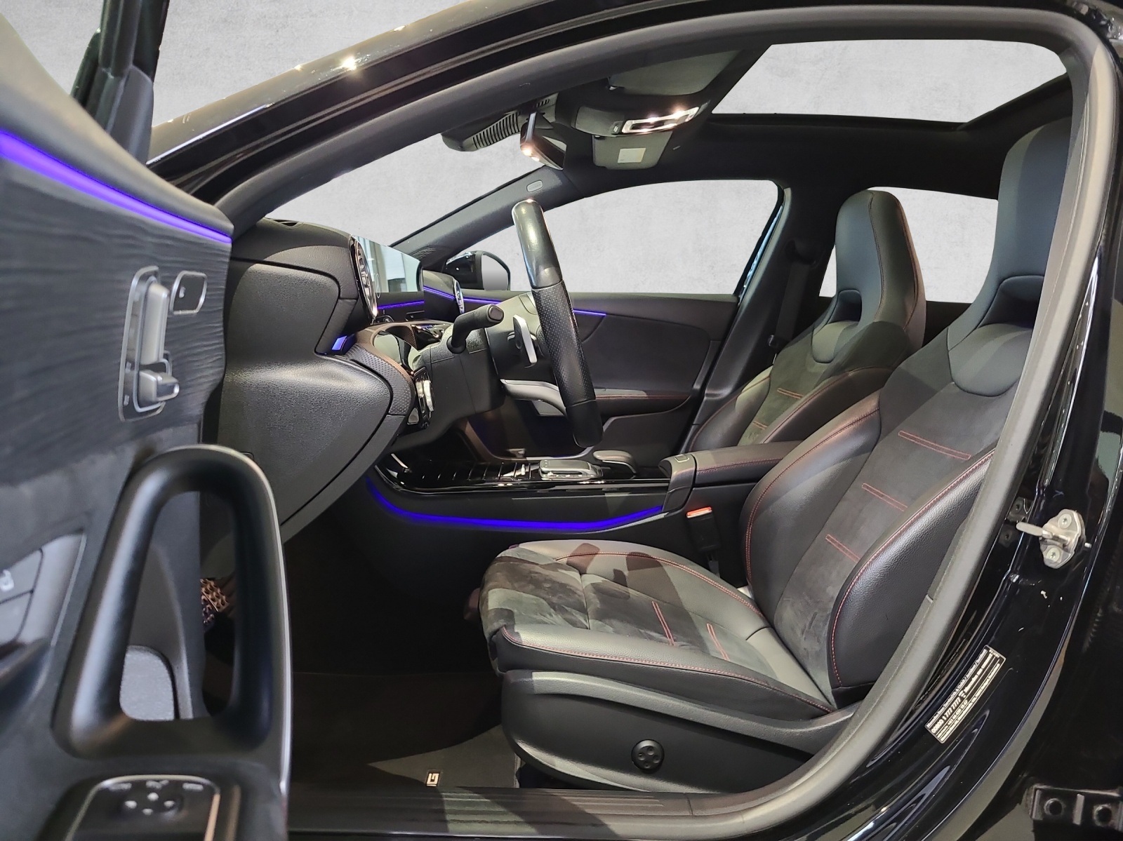 MERCEDES-BENZ A 250 4Matic AMG Line 4Matic 7G-DCT - 8