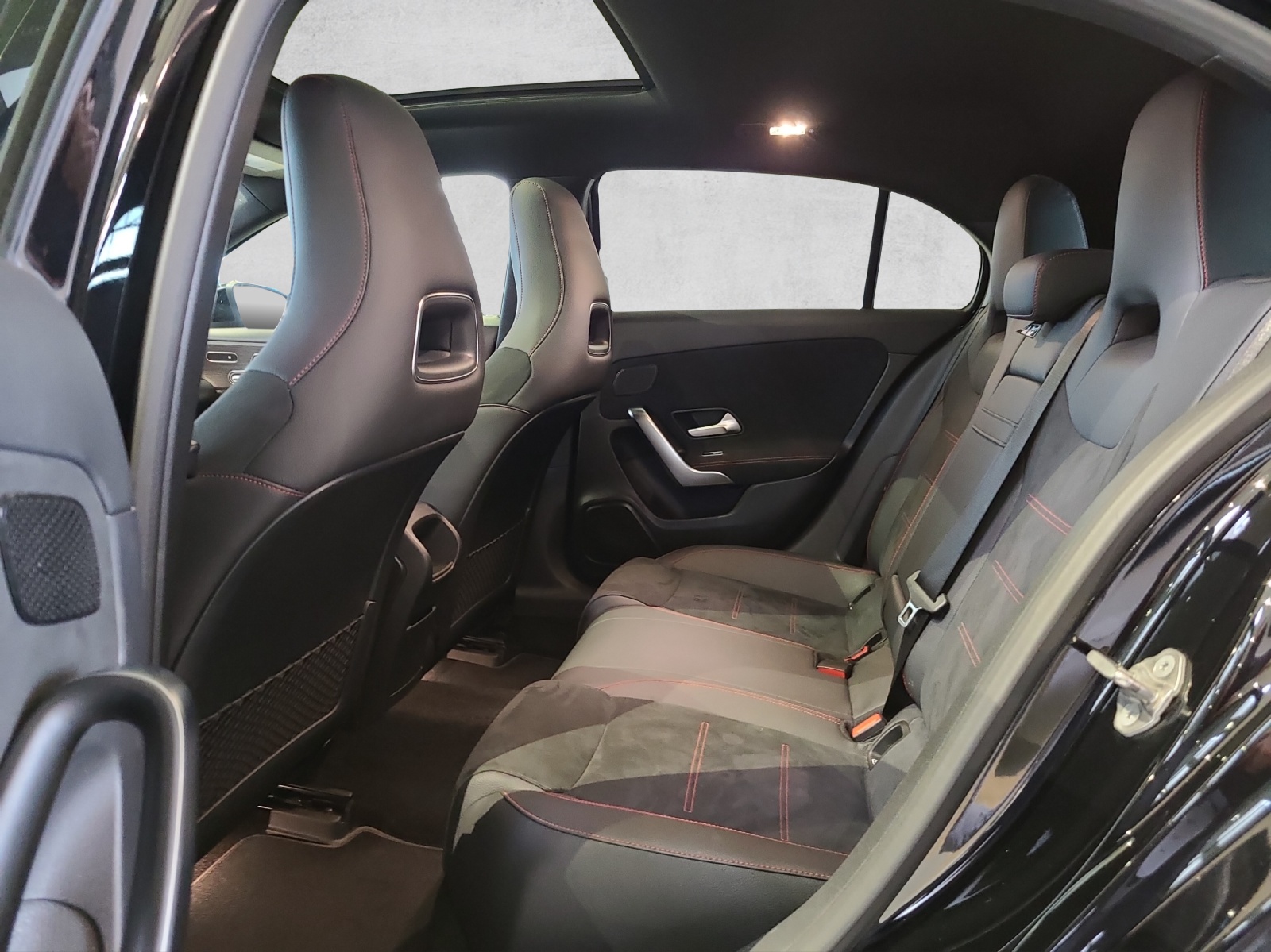 MERCEDES-BENZ A 250 4Matic AMG Line 4Matic 7G-DCT - 11