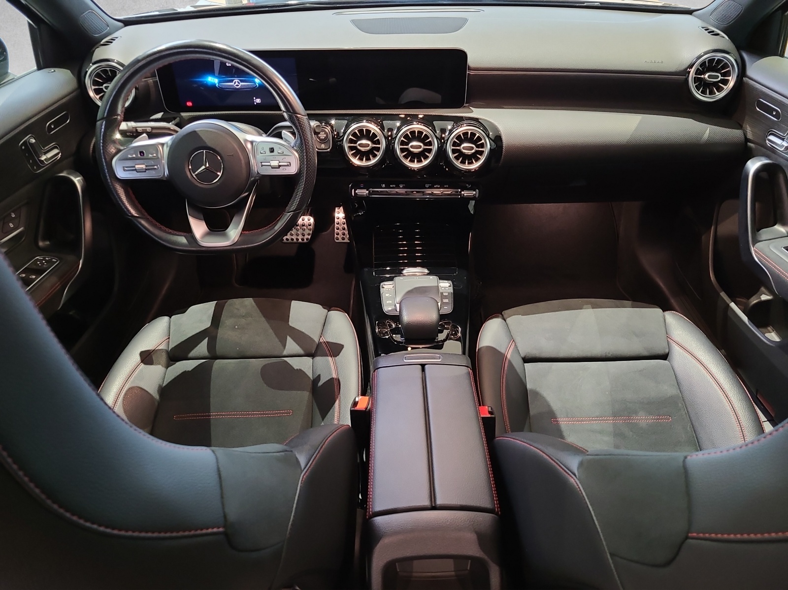 MERCEDES-BENZ A 250 4Matic AMG Line 4Matic 7G-DCT - 12