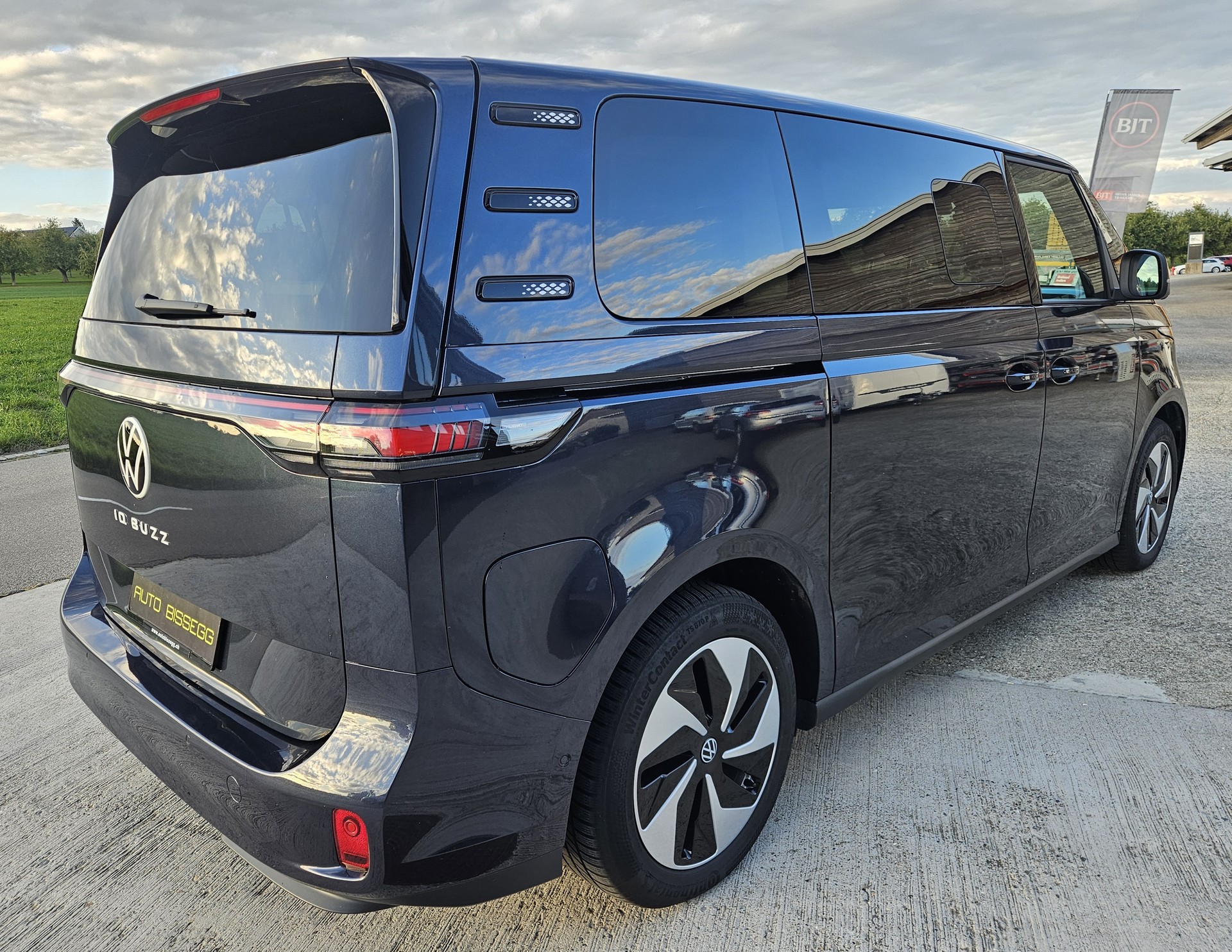 VW ID.Buzz LWB Pro mit 7-Sitzplätzen und Panoramadach - 8