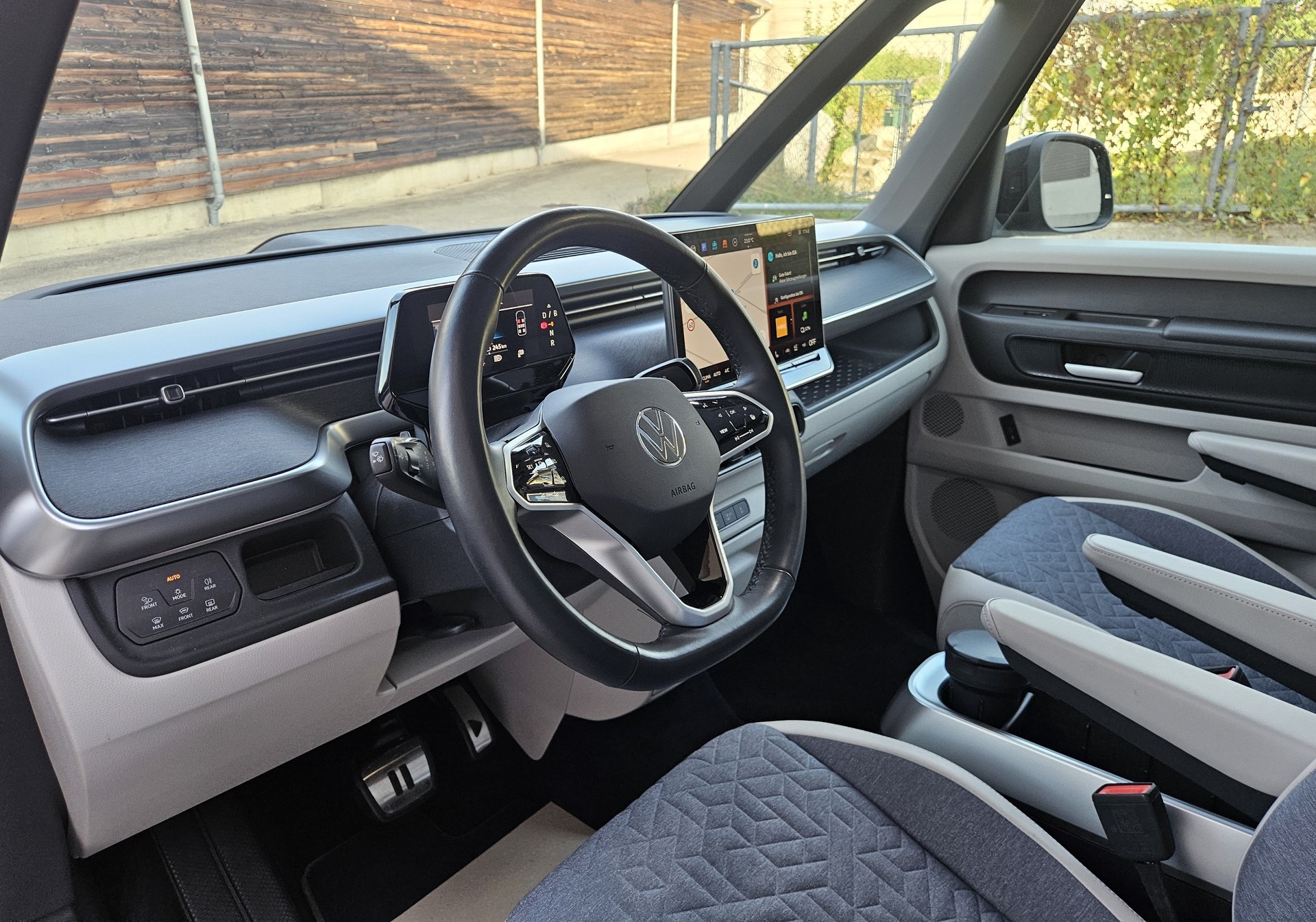 VW ID.Buzz LWB Pro mit 7-Sitzplätzen und Panoramadach - 11