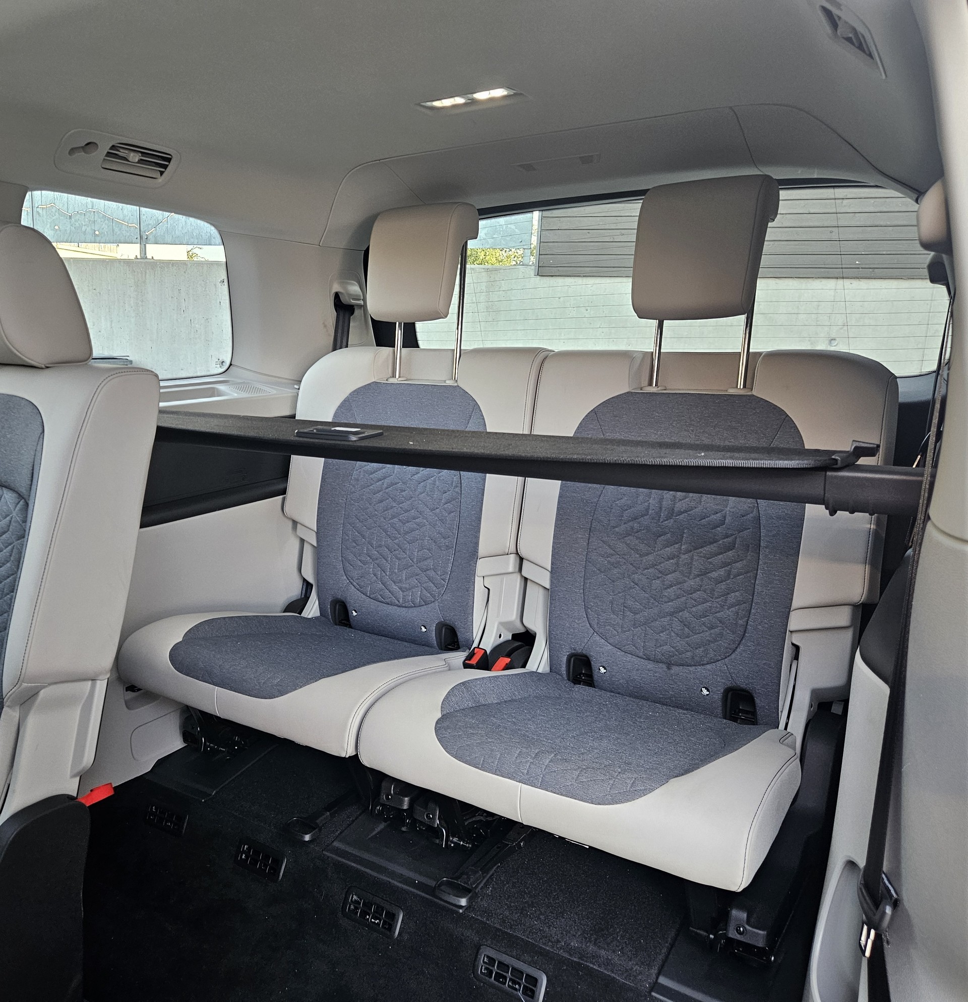 VW ID.Buzz LWB Pro mit 7-Sitzplätzen und Panoramadach - 22