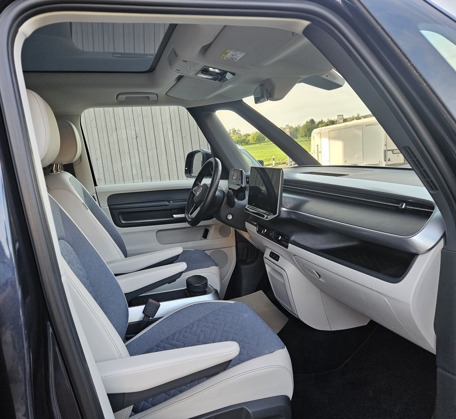 VW ID.Buzz LWB Pro mit 7-Sitzplätzen und Panoramadach - 12