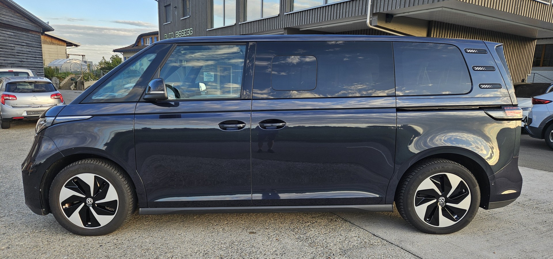 VW ID.Buzz LWB Pro mit 7-Sitzplätzen und Panoramadach - 5