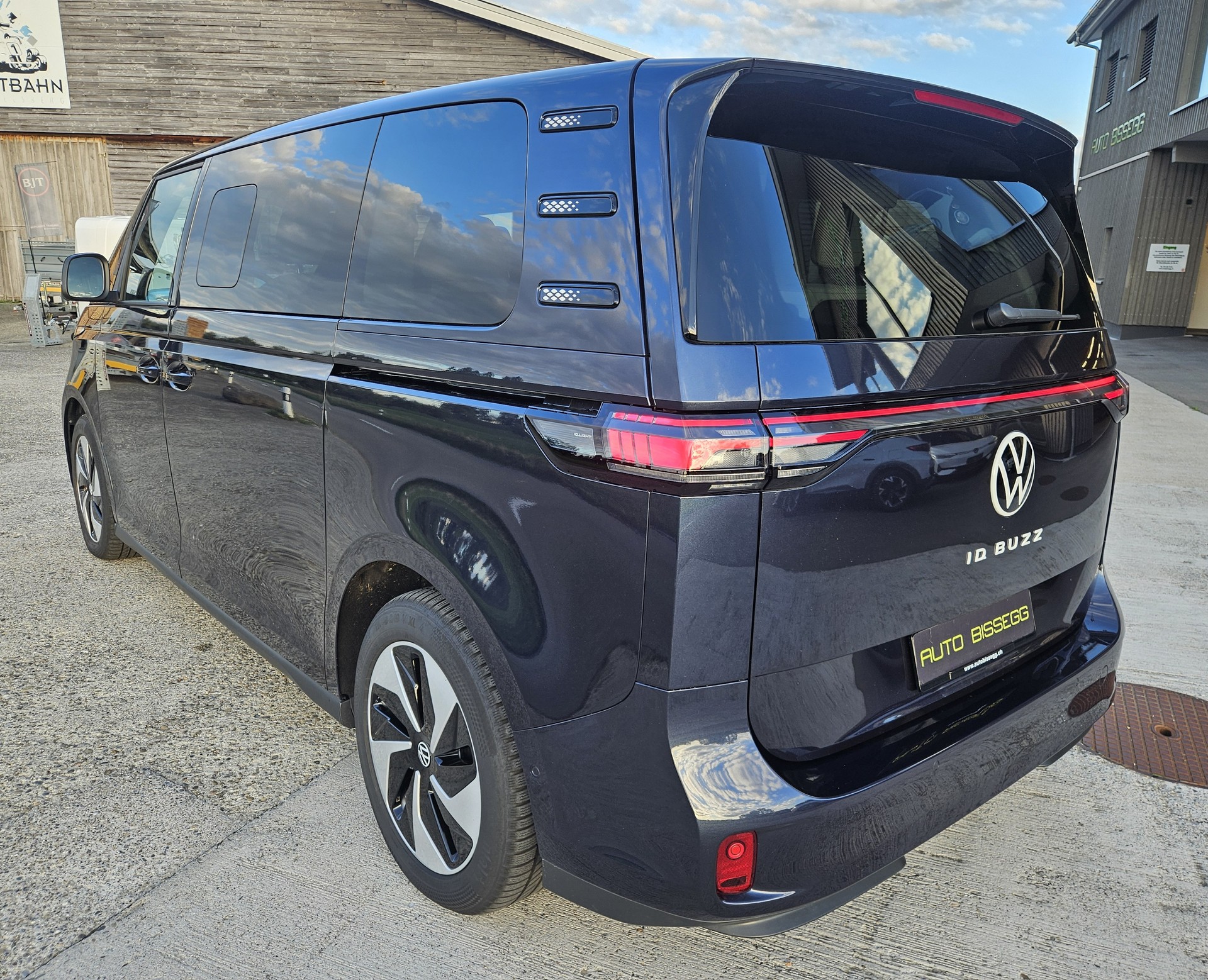 VW ID.Buzz LWB Pro mit 7-Sitzplätzen und Panoramadach - 6