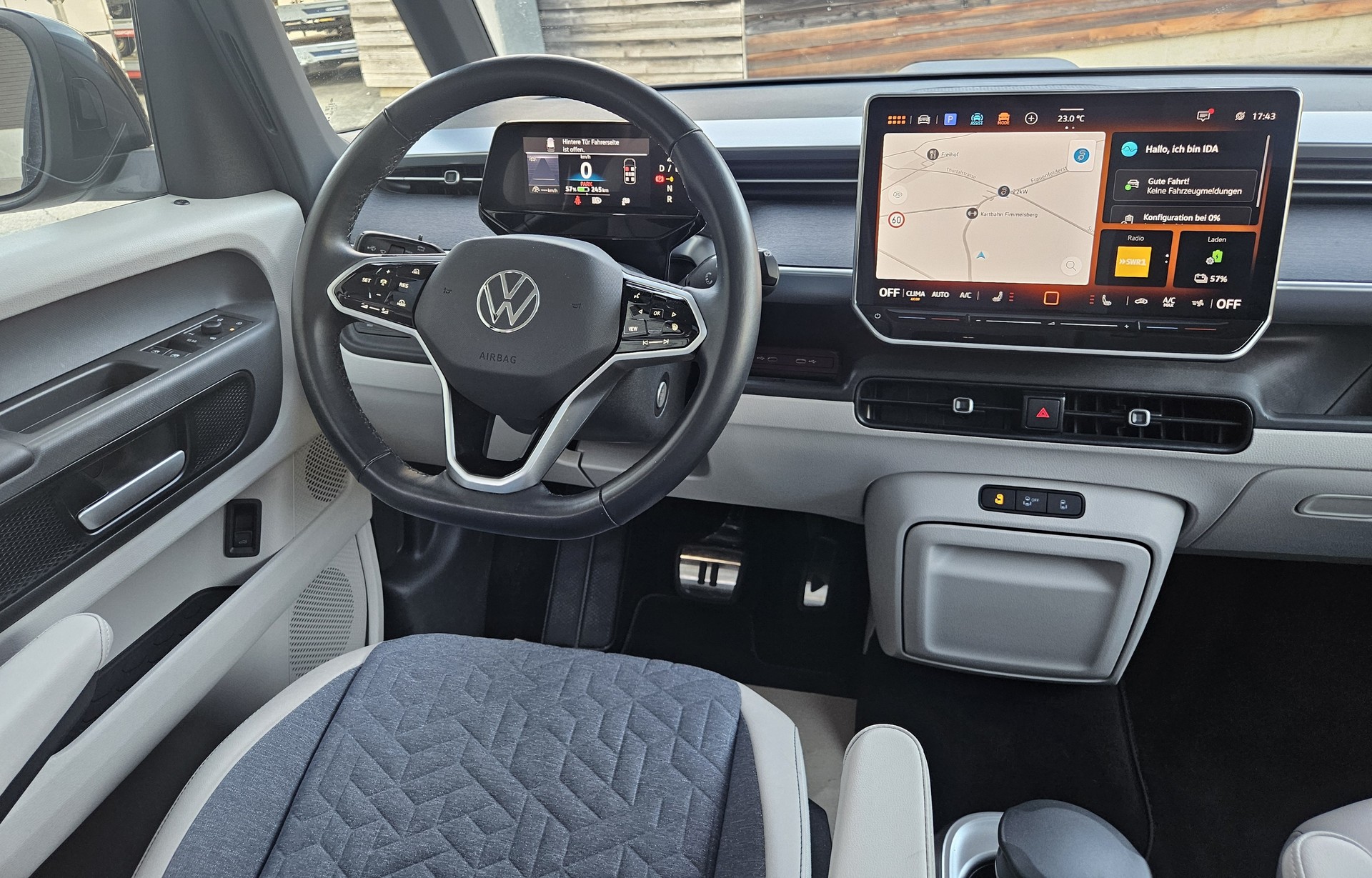 VW ID.Buzz LWB Pro mit 7-Sitzplätzen und Panoramadach - 13