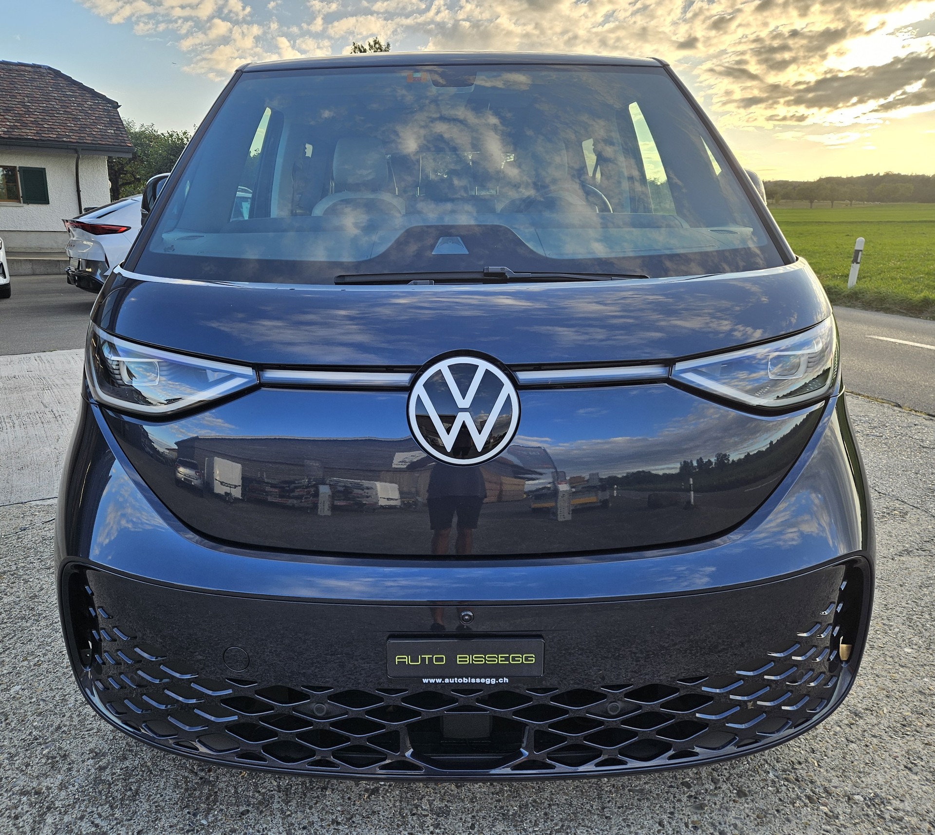 VW ID.Buzz LWB Pro mit 7-Sitzplätzen und Panoramadach - 2