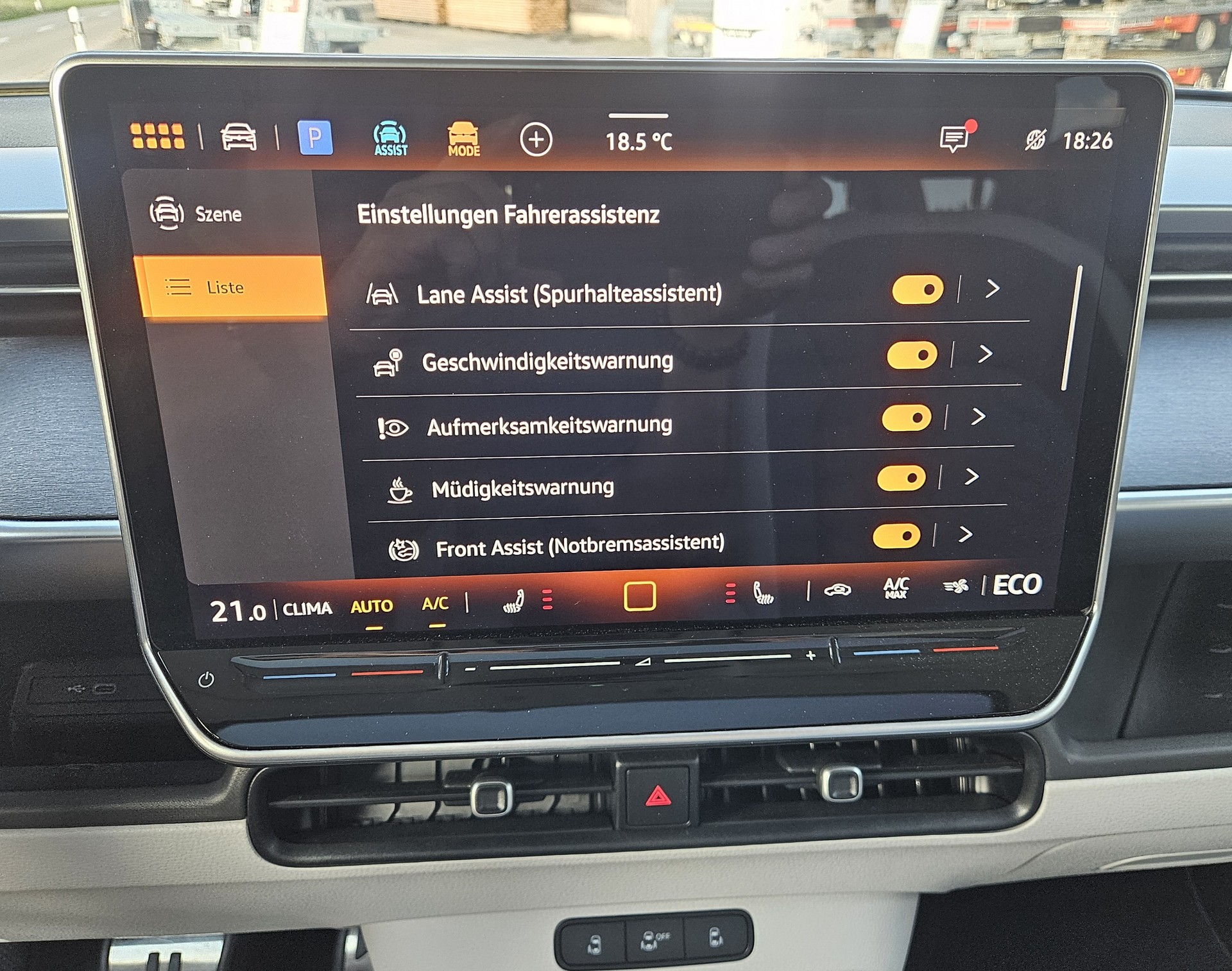 VW ID.Buzz LWB Pro mit 7-Sitzplätzen und Panoramadach - 17
