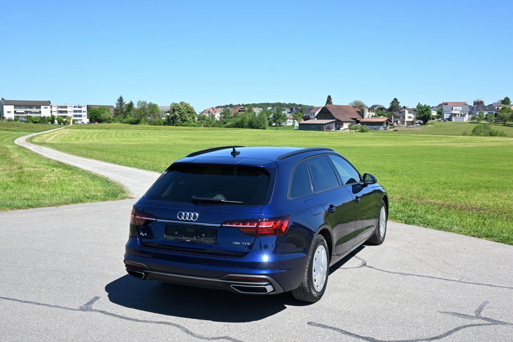 AUDI A4 Avant 2.0 TDI 35 Attraction S-tronic - 3