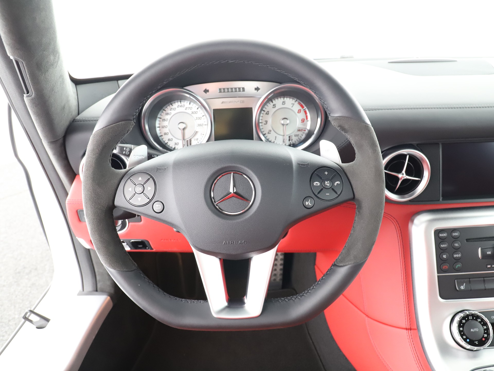 MERCEDES-BENZ SLS 63 AMG Speedshift - 12
