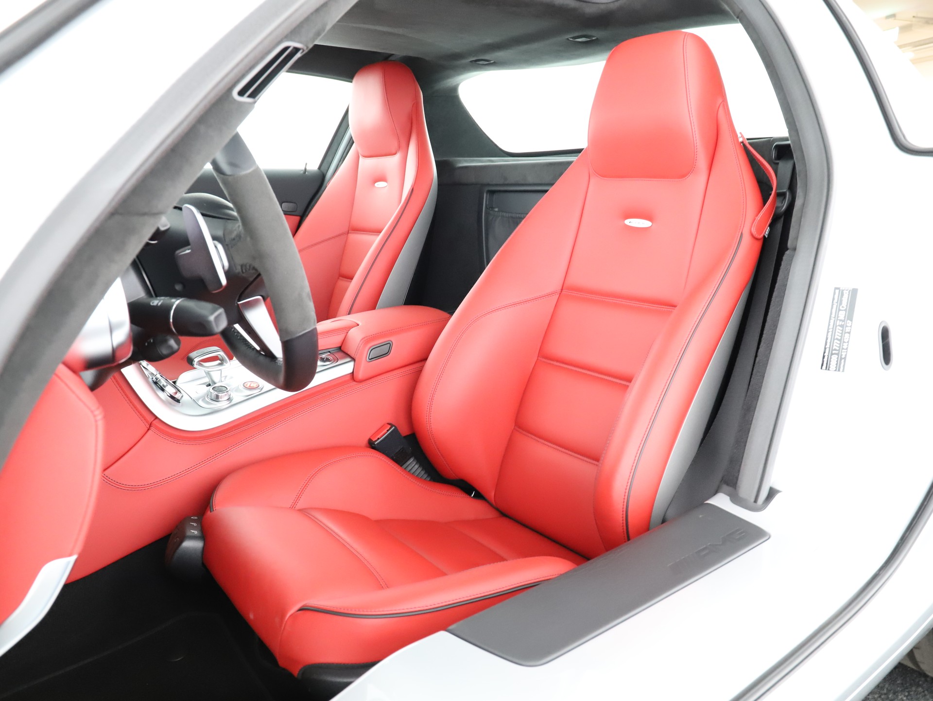 MERCEDES-BENZ SLS 63 AMG Speedshift - 13