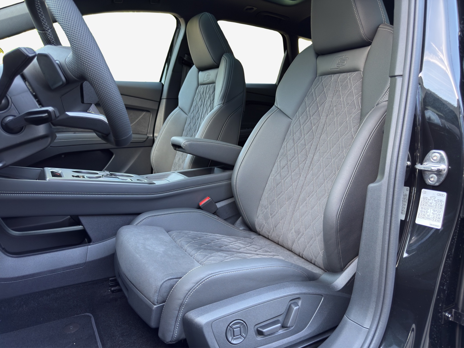 AUDI Q4 e-tron SUV quattro performance - 8