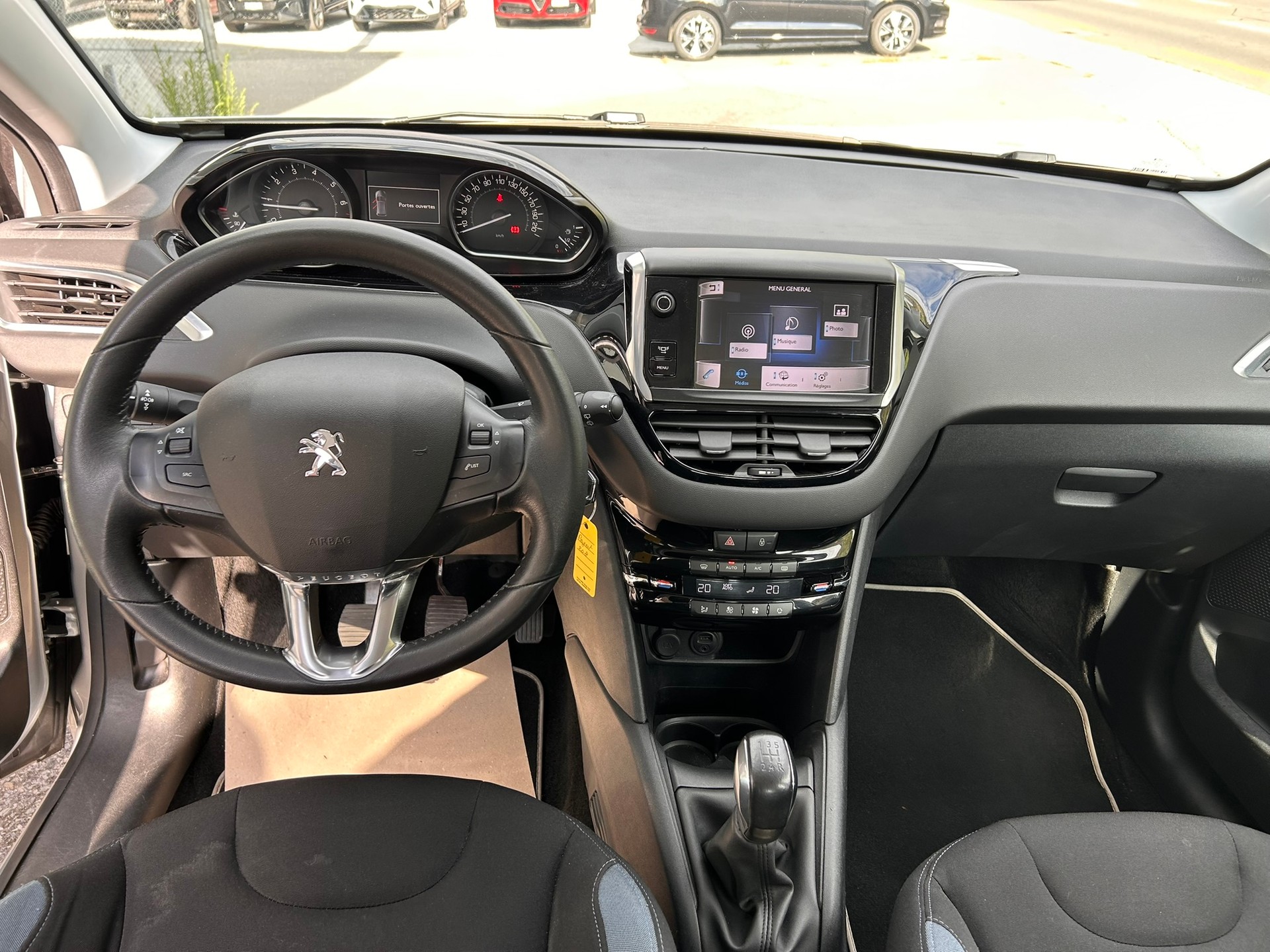 PEUGEOT 208 1.6 VTI Allure - 9
