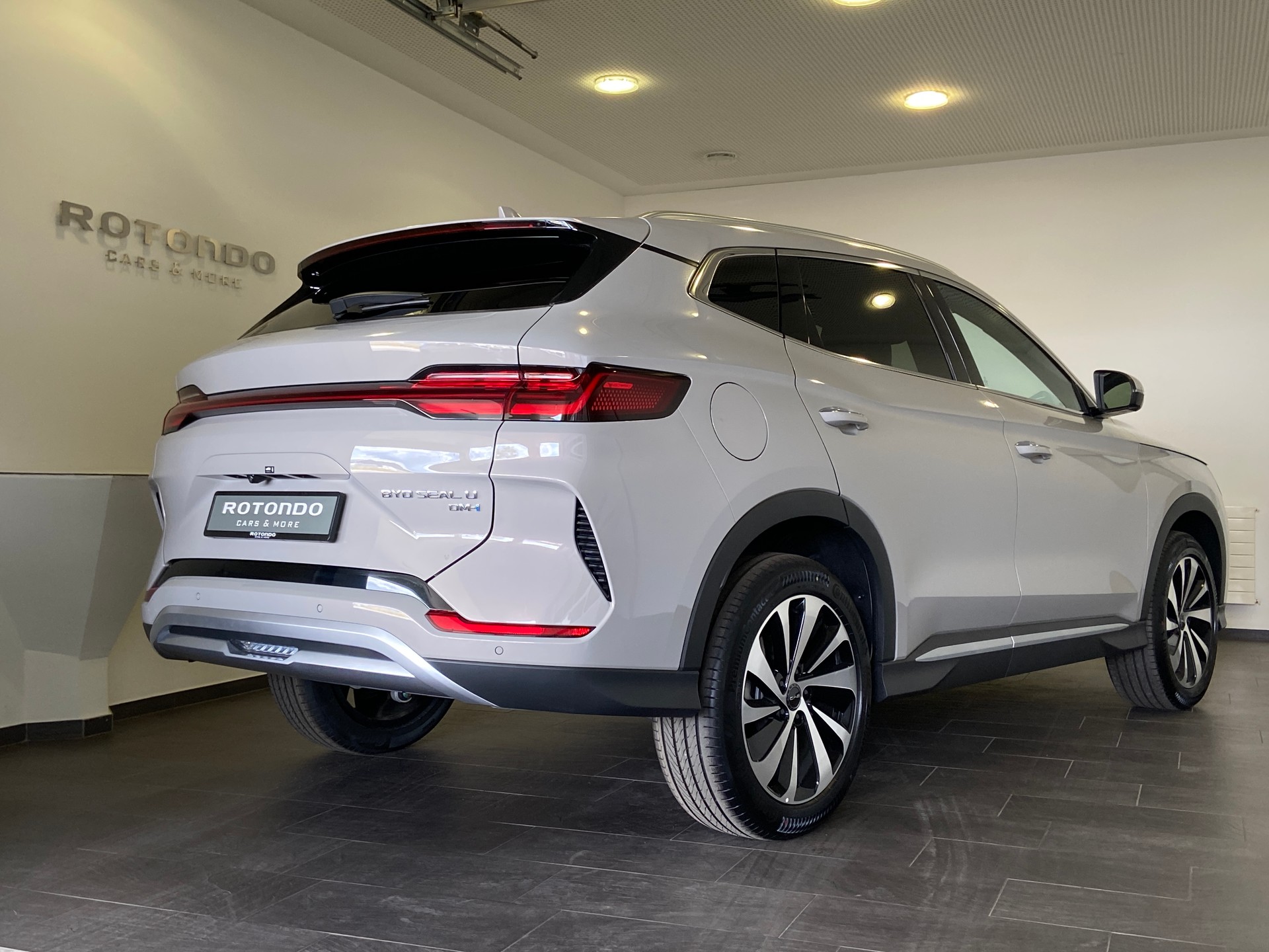 BYD Seal U DM-i Design AWD - 2