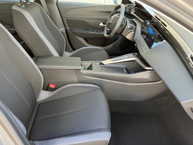 PEUGEOT 308 1.2 MHEV Active - 4