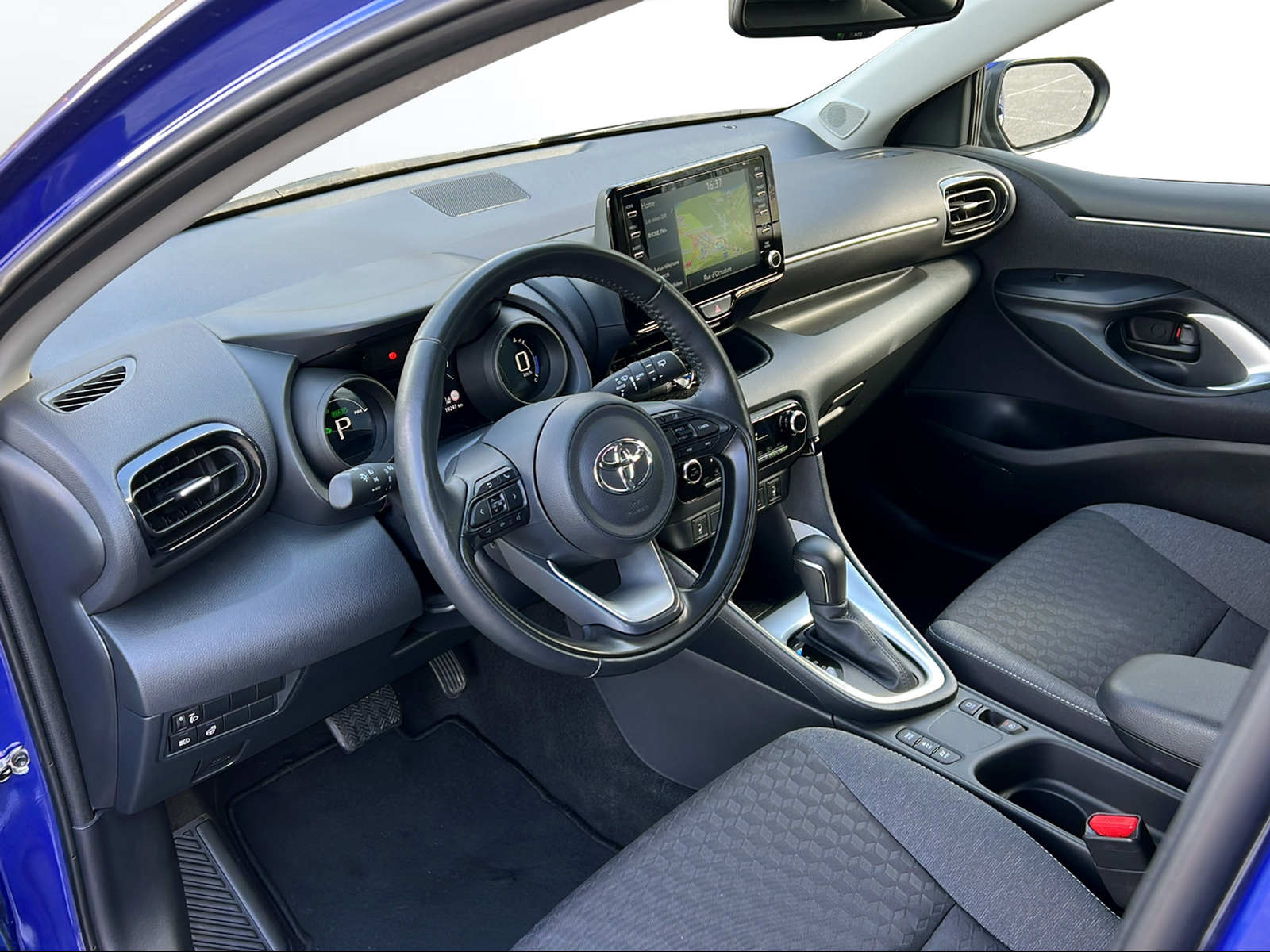 TOYOTA Yaris 1.5 Trend e-CVT - 10