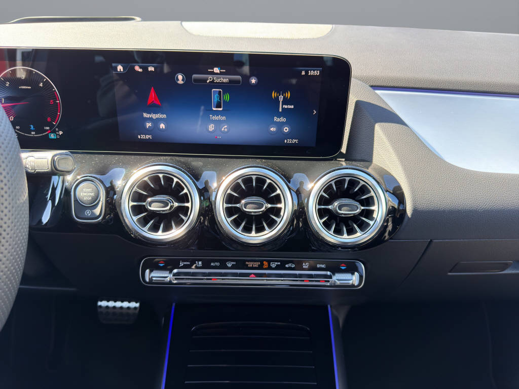 MERCEDES-BENZ GLA 220 d AMG Line 4matic - 11