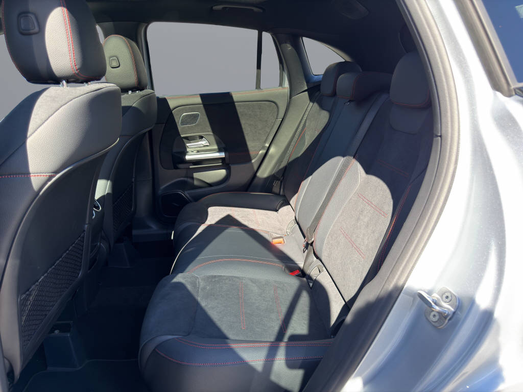 MERCEDES-BENZ GLA 220 d AMG Line 4matic - 12