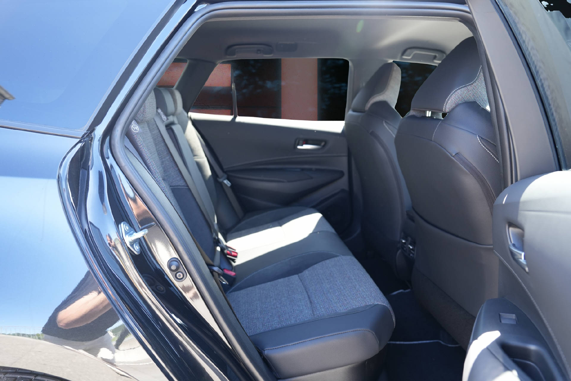 TOYOTA Corolla Touring Sports 2.0 HSD Swiss Edition - 7
