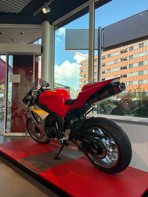 HONDA CBR 600 RR - 4