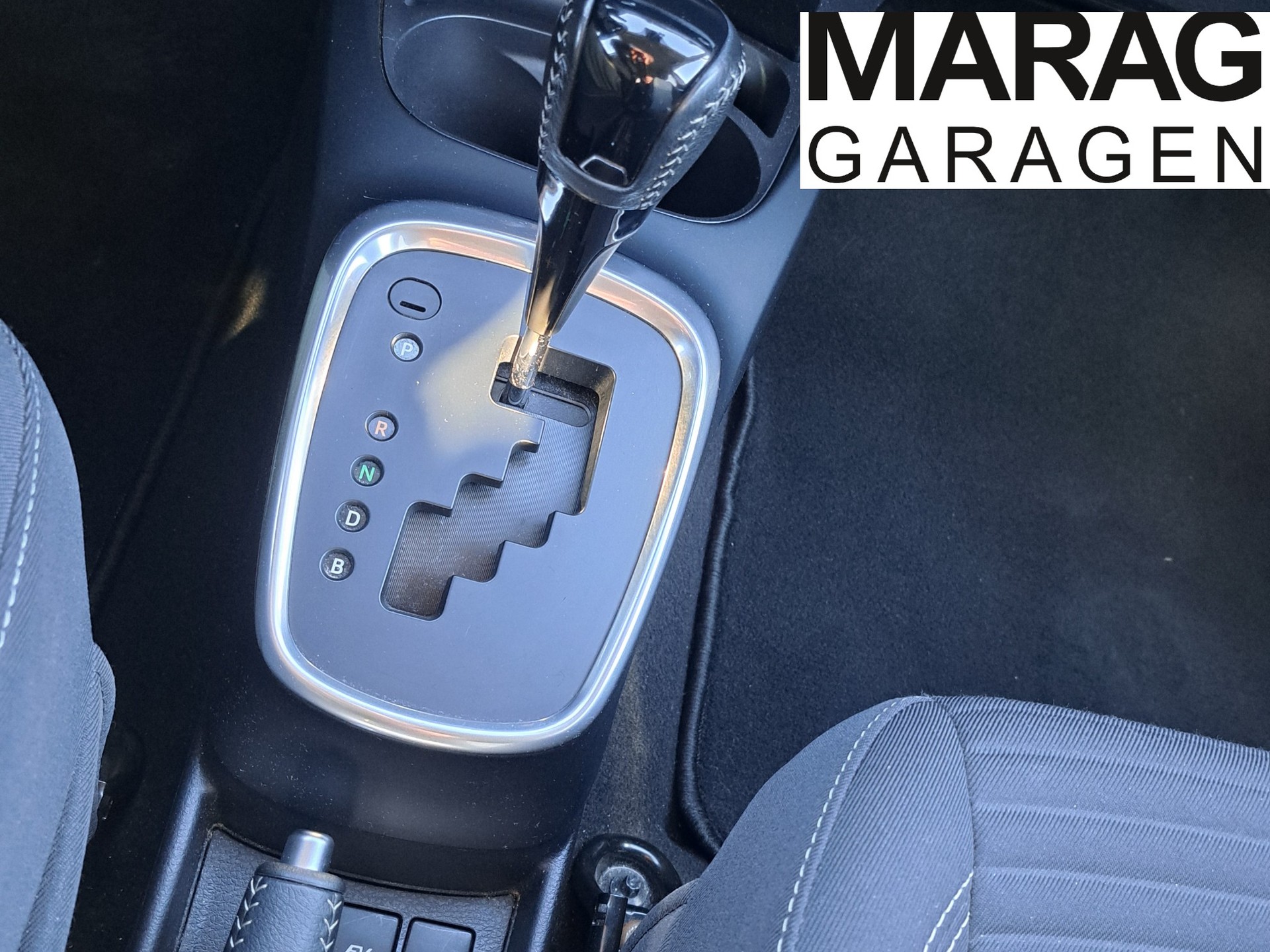 TOYOTA Yaris 1.5 VVT-i Hybrid Trend e-CVT - 14