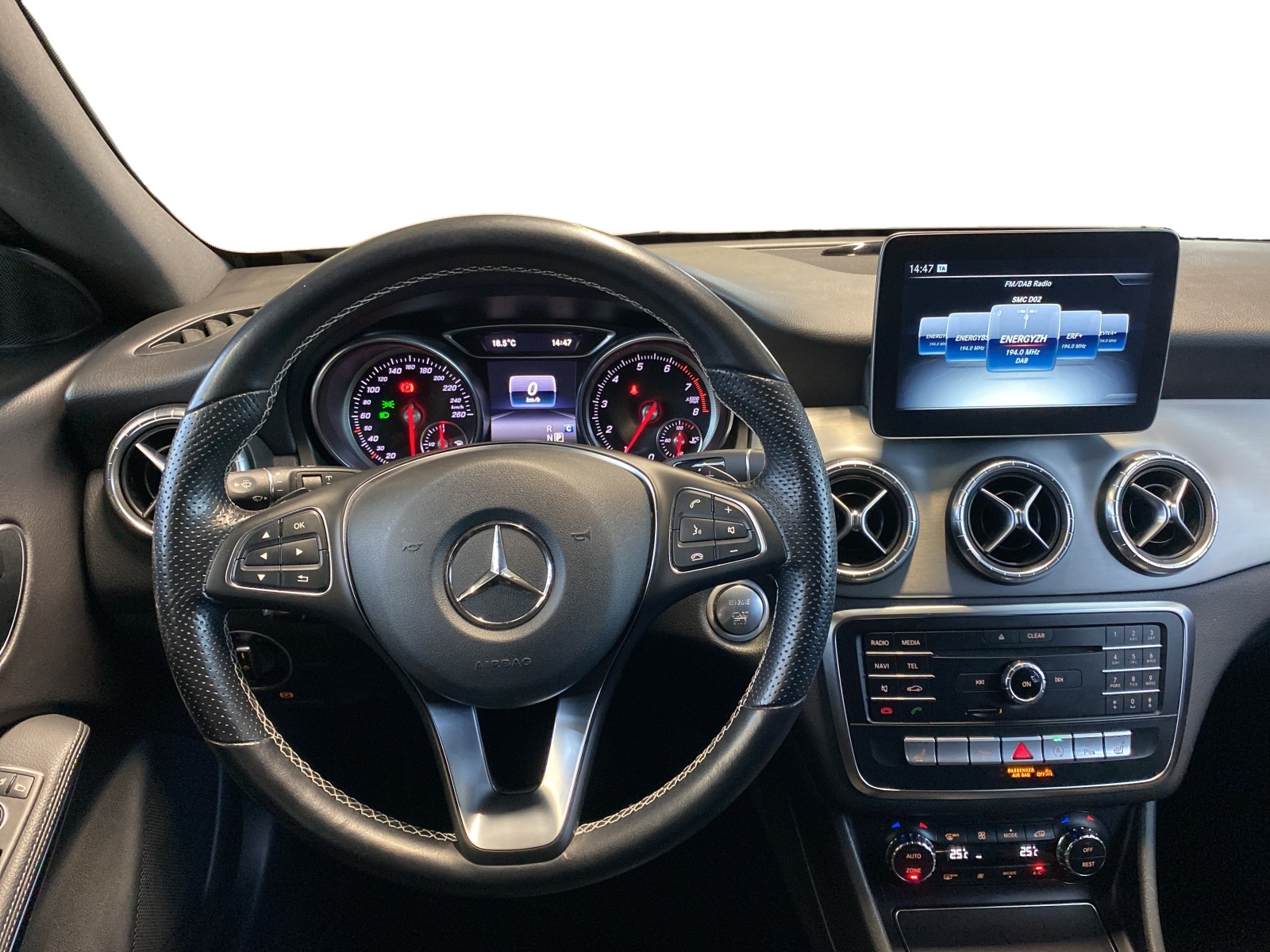 MERCEDES-BENZ CLA 200 Night Star Shooting Brake - 12