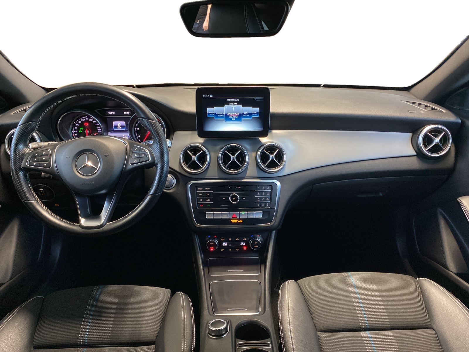 MERCEDES-BENZ CLA 200 Night Star Shooting Brake - 9