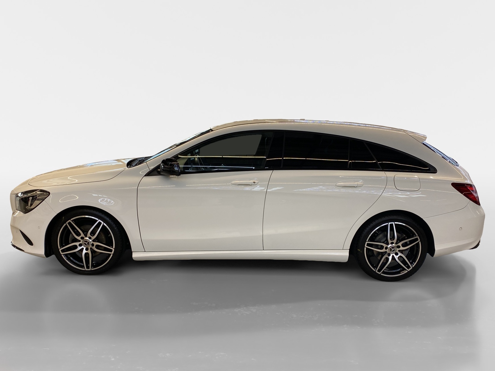 MERCEDES-BENZ CLA 200 Night Star Shooting Brake - 3