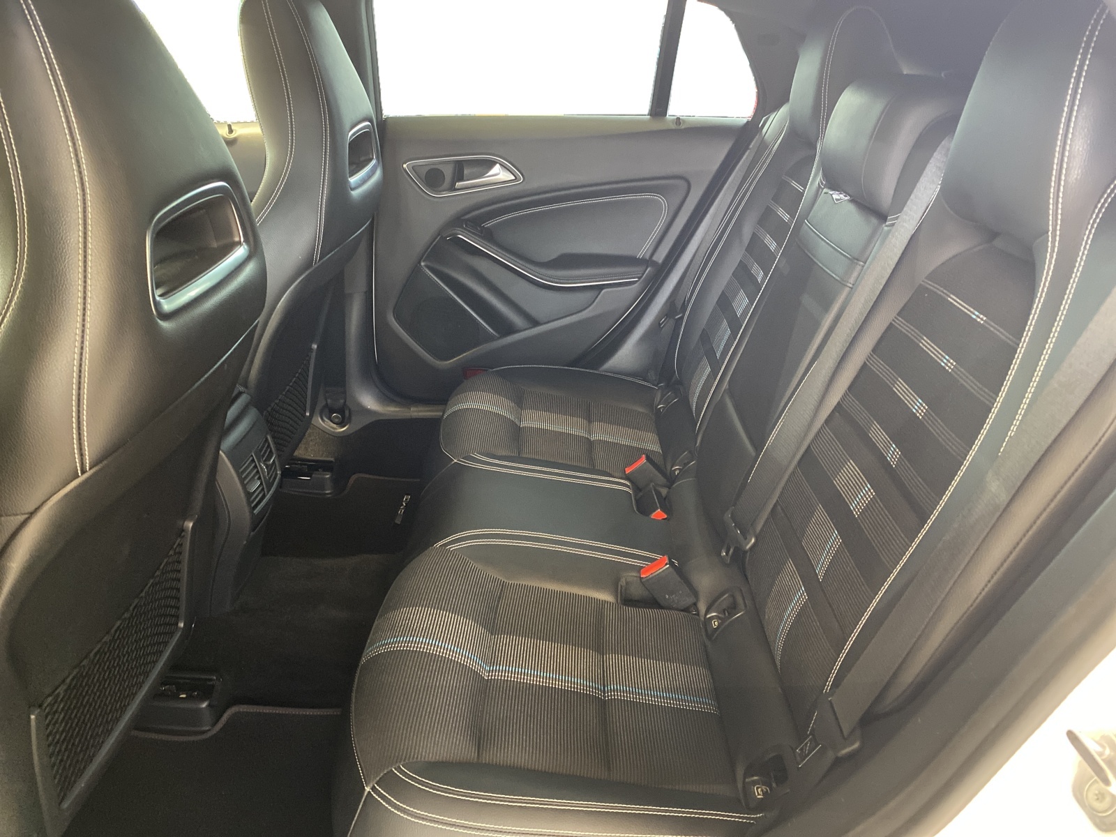 MERCEDES-BENZ CLA 200 Night Star Shooting Brake - 8