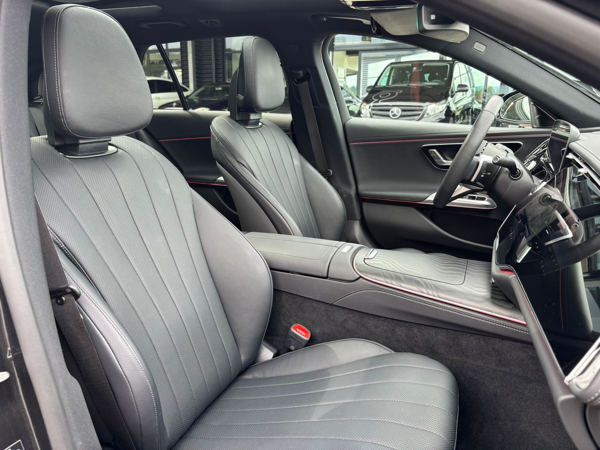 MERCEDES-BENZ E 300 de AMG-Line 4Matic Kombi - 9