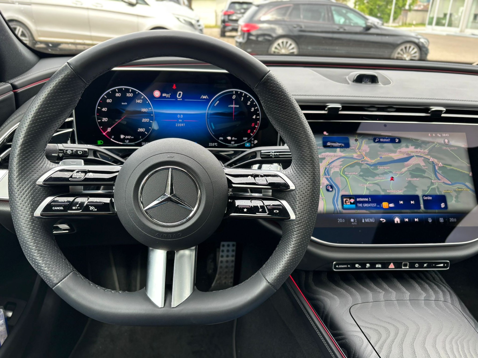 MERCEDES-BENZ E 300 de AMG-Line 4Matic Kombi - 11