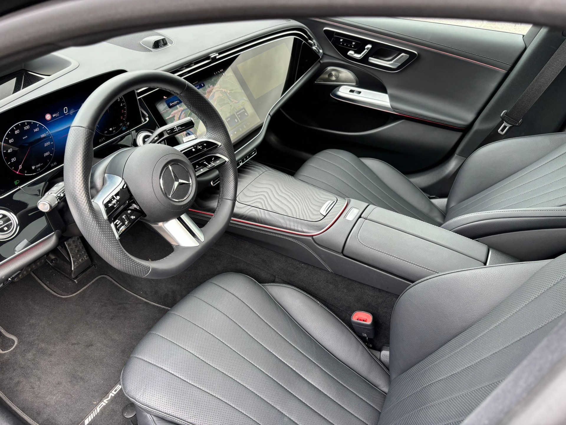 MERCEDES-BENZ E 300 de AMG-Line 4Matic Kombi - 7