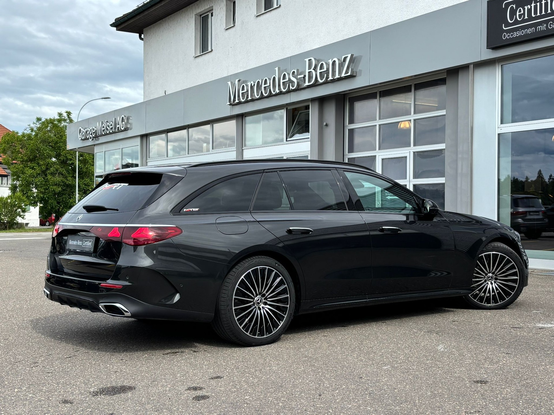 MERCEDES-BENZ E 300 de AMG-Line 4Matic Kombi - 3