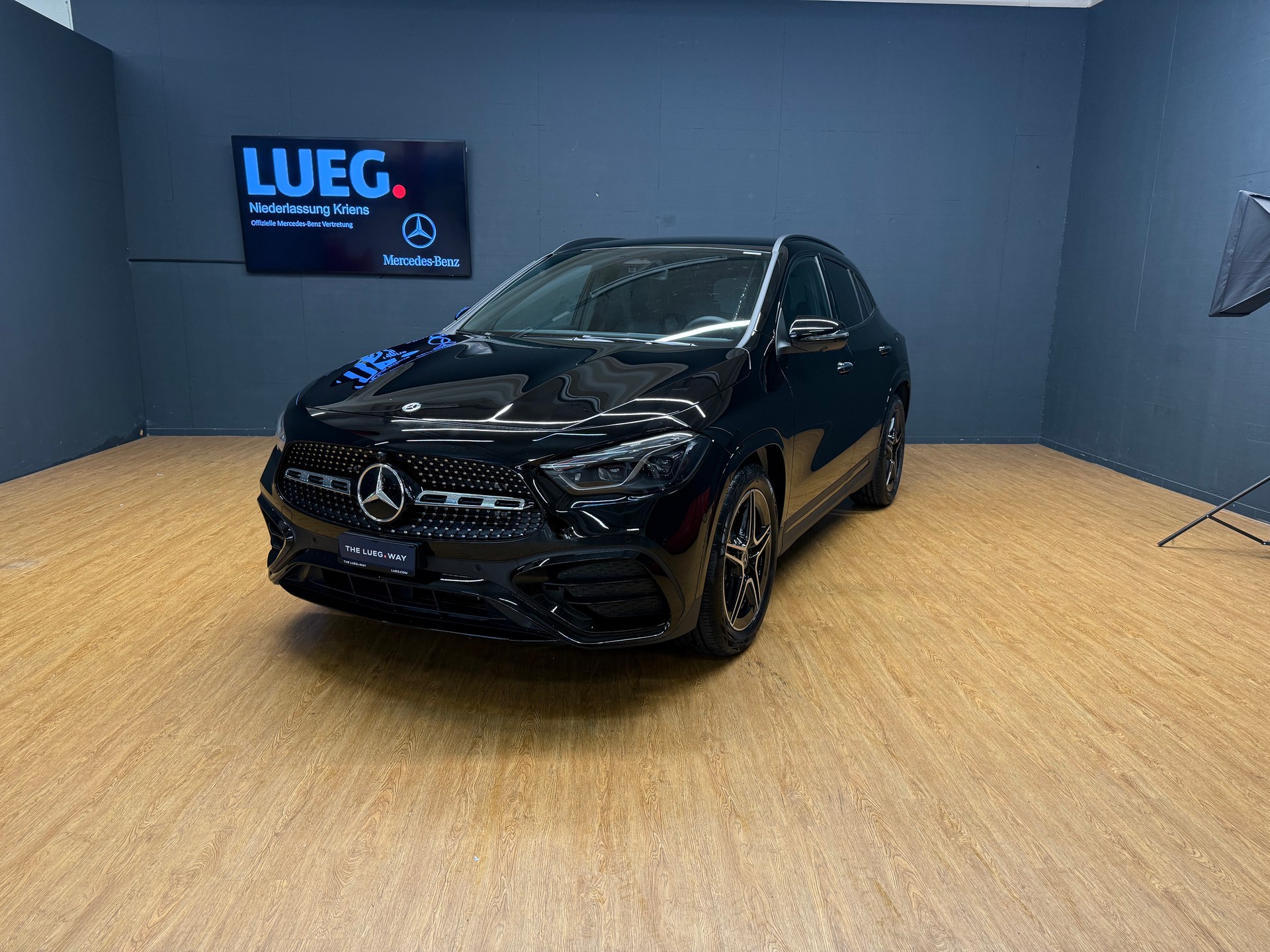 MERCEDES-BENZ GLA 200 - AMG / DISTRONIC / 360 Grad Kamera / AHK / Sitzmemory