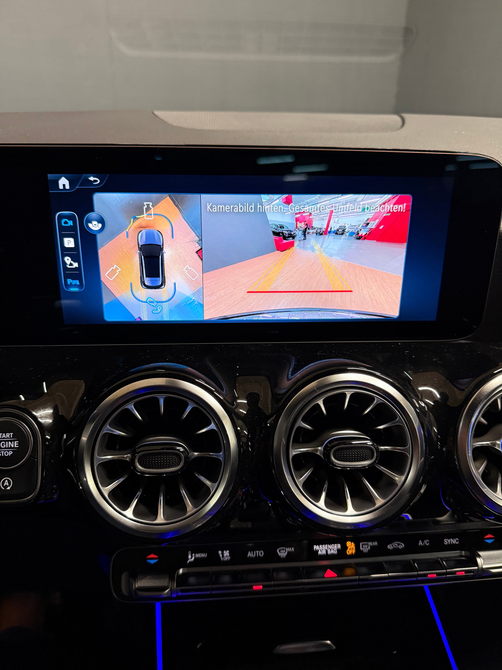 MERCEDES-BENZ GLA 200 - AMG / DISTRONIC / 360 Grad Kamera / AHK / Sitzmemory - 18