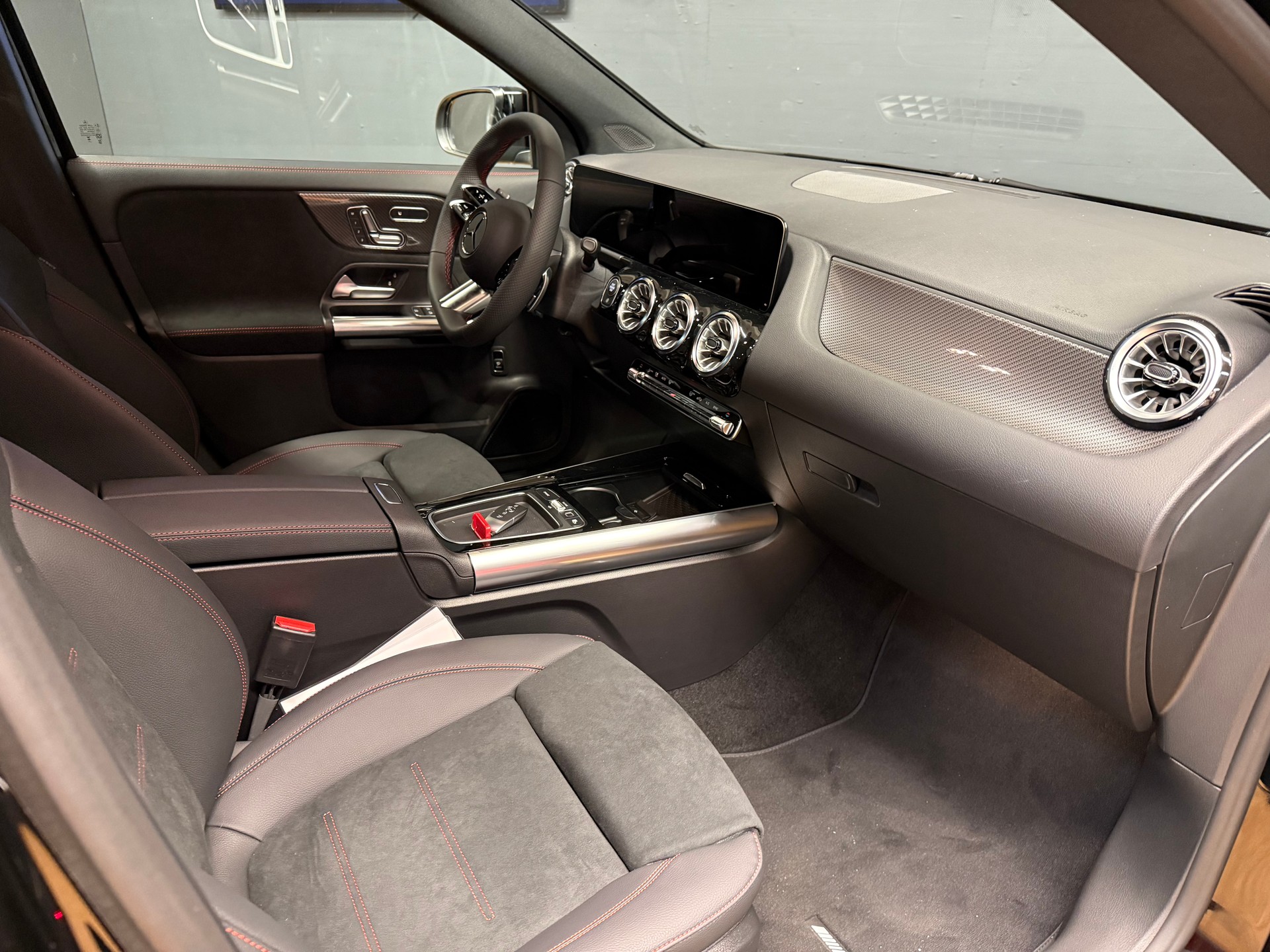 MERCEDES-BENZ GLA 200 - AMG / DISTRONIC / 360 Grad Kamera / AHK / Sitzmemory - 15