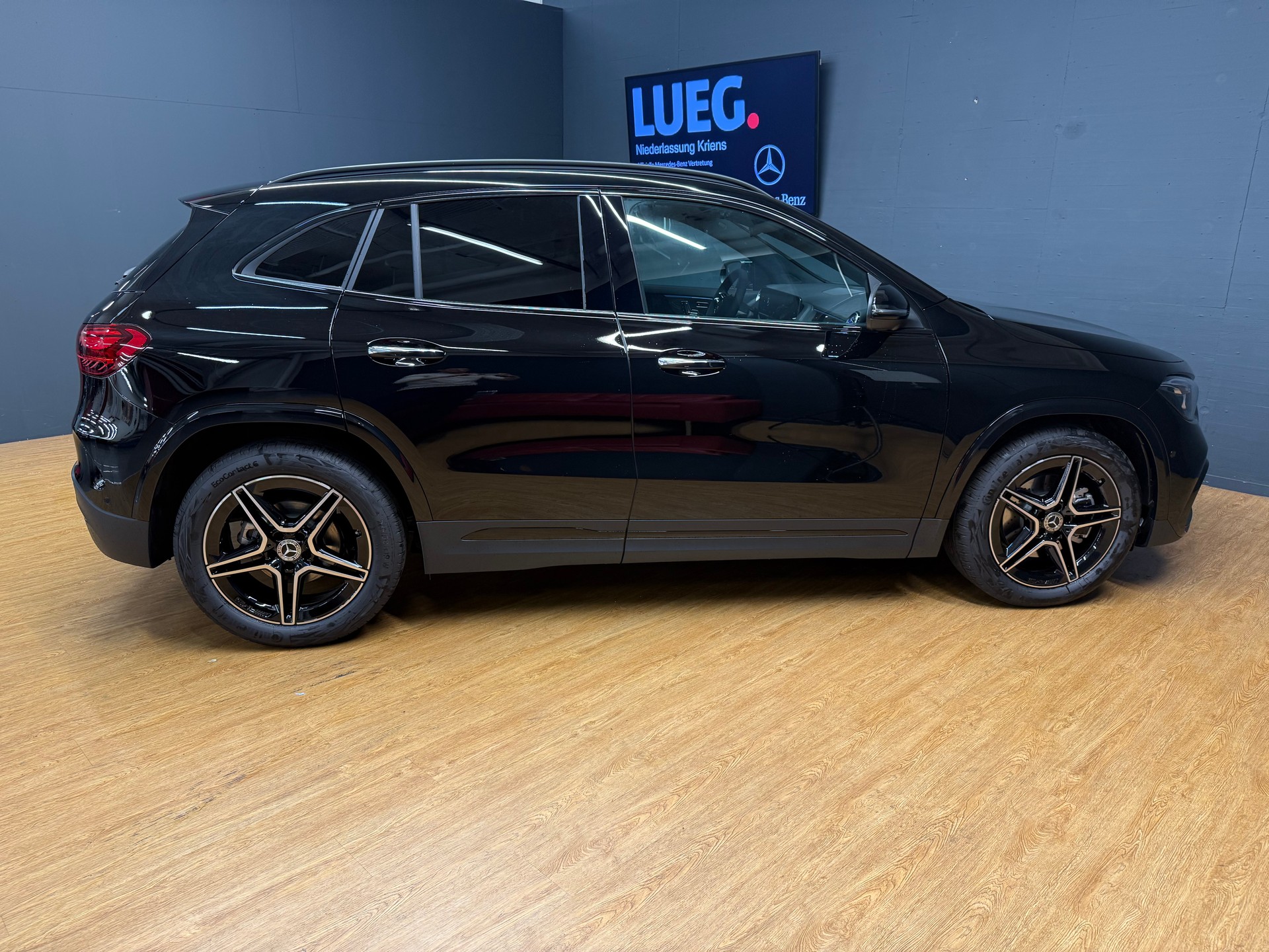 MERCEDES-BENZ GLA 200 - AMG / DISTRONIC / 360 Grad Kamera / AHK / Sitzmemory - 8