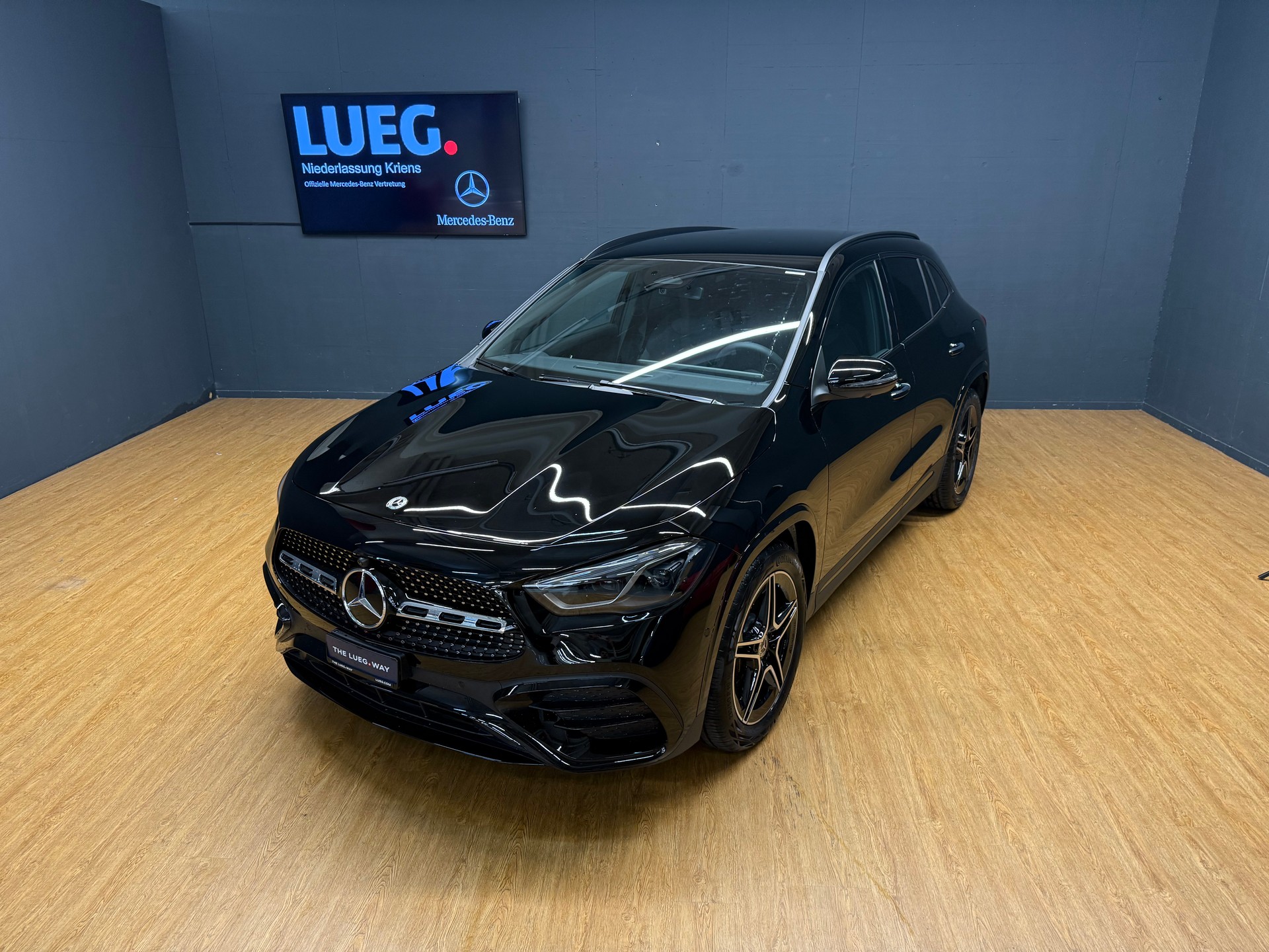 MERCEDES-BENZ GLA 200 - AMG / DISTRONIC / 360 Grad Kamera / AHK / Sitzmemory - 5