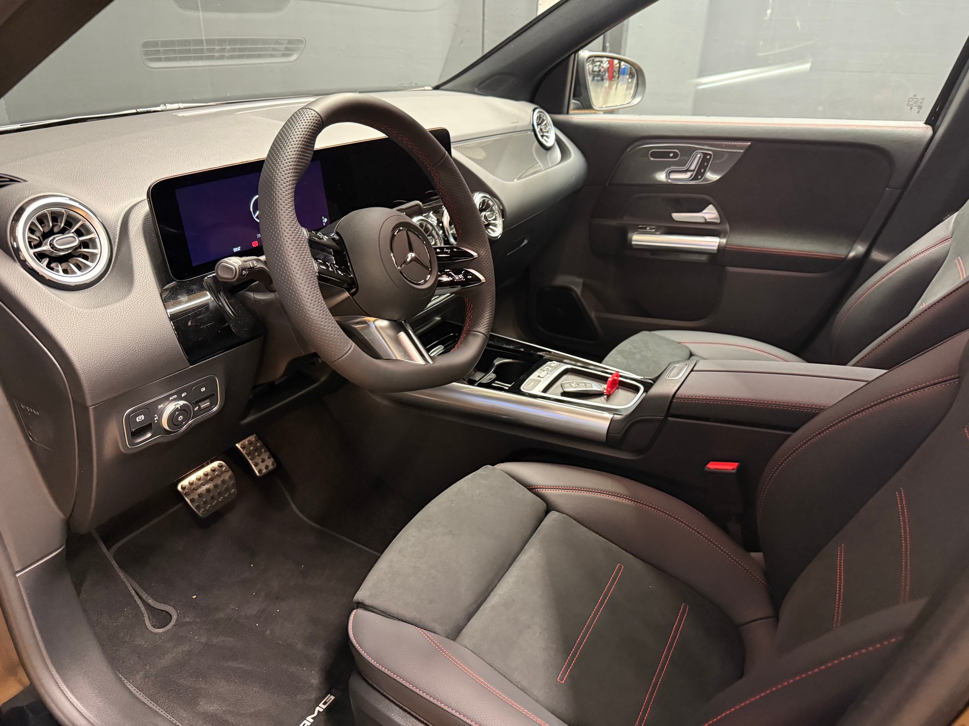 MERCEDES-BENZ GLA 200 - AMG / DISTRONIC / 360 Grad Kamera / AHK / Sitzmemory - 16