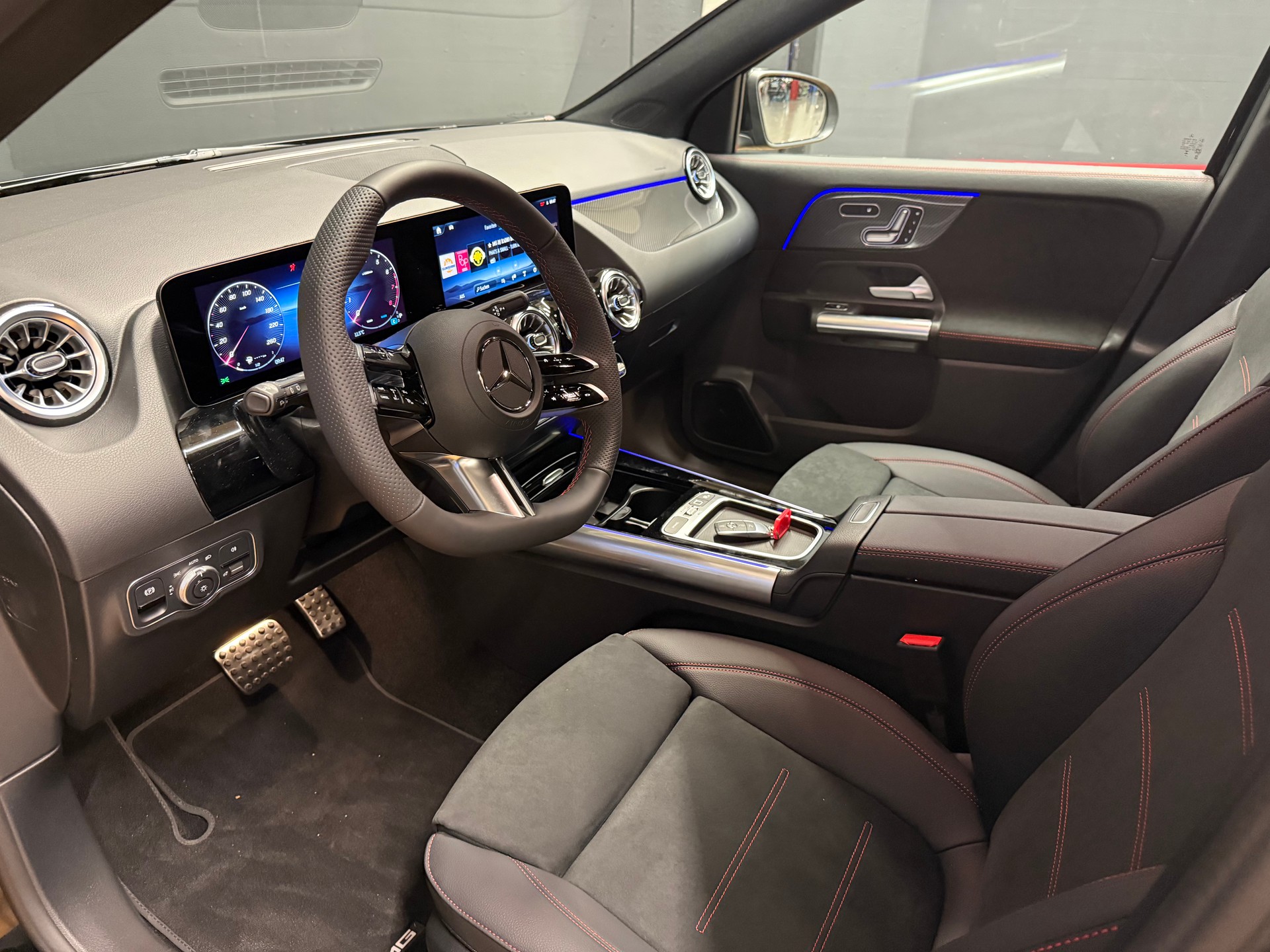 MERCEDES-BENZ GLA 200 - AMG / DISTRONIC / 360 Grad Kamera / AHK / Sitzmemory - 17